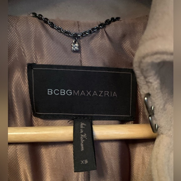 BCBGMAXAZRIA Fayette Ruffle Woven Trench Dress Coat in Sand Tan XS - Picture 4 of 8